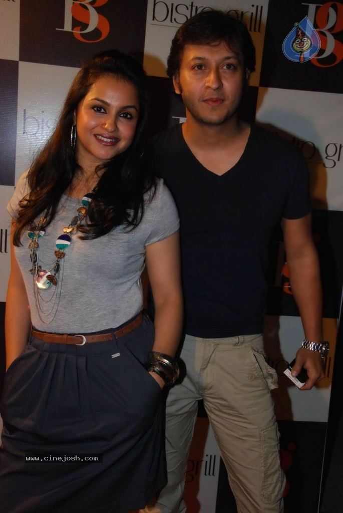 Bolly Celebs at Kiran Bawa Lohri Party - 9 / 64 photos