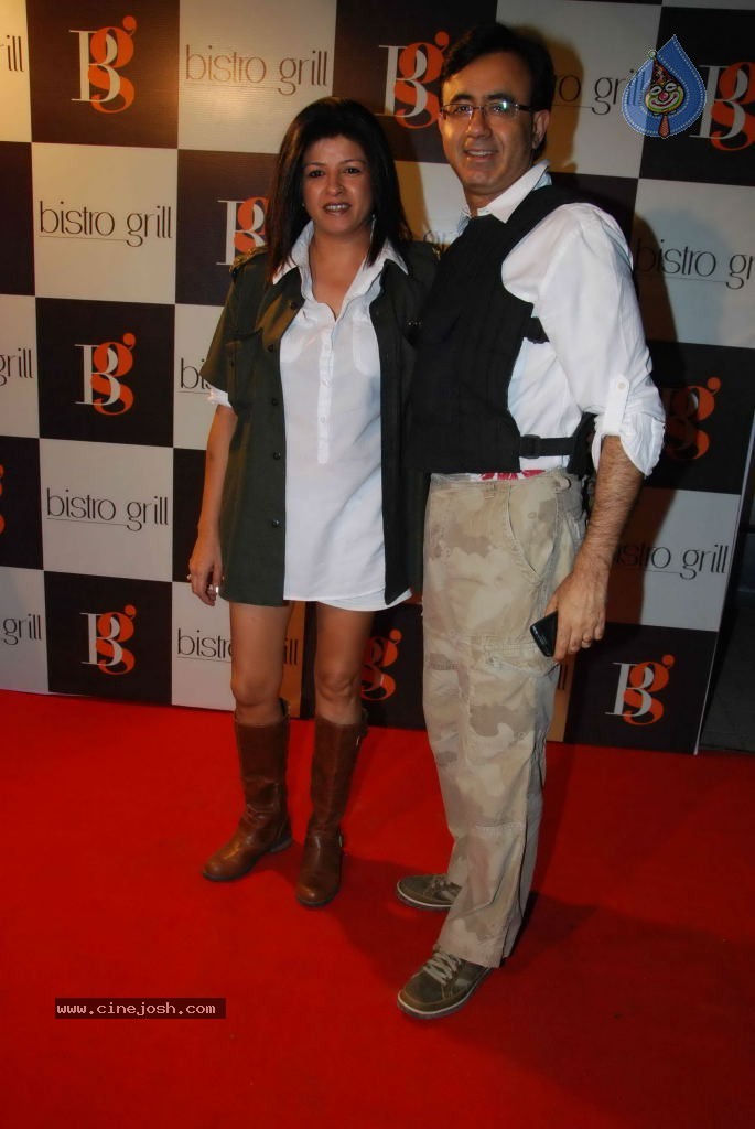 Bolly Celebs at Kiran Bawa Lohri Party - 23 / 64 photos