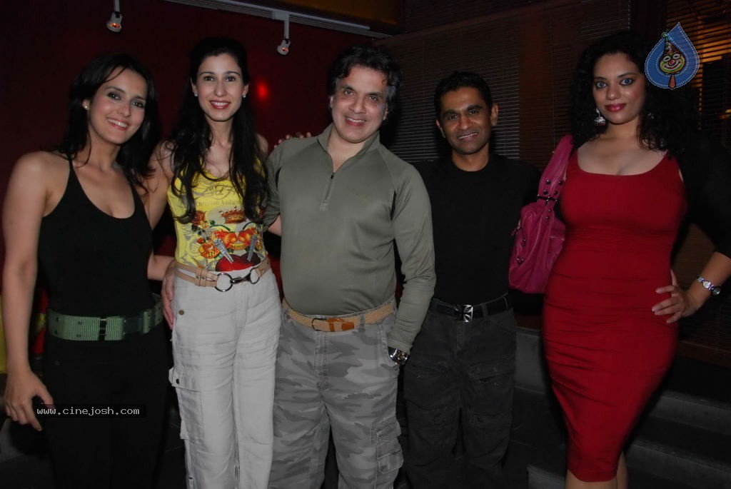 Bolly Celebs at Kiran Bawa Lohri Party - 29 / 64 photos
