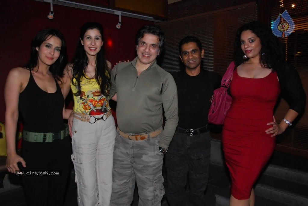 Bolly Celebs at Kiran Bawa Lohri Party - 36 / 64 photos