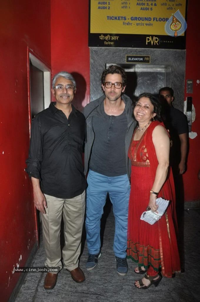 Bolly Celebs at Krrish 3 Special Screening - 7 / 43 photos