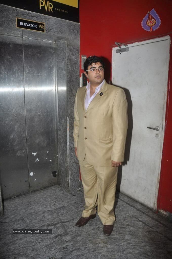 Bolly Celebs at Krrish 3 Special Screening - 22 / 43 photos