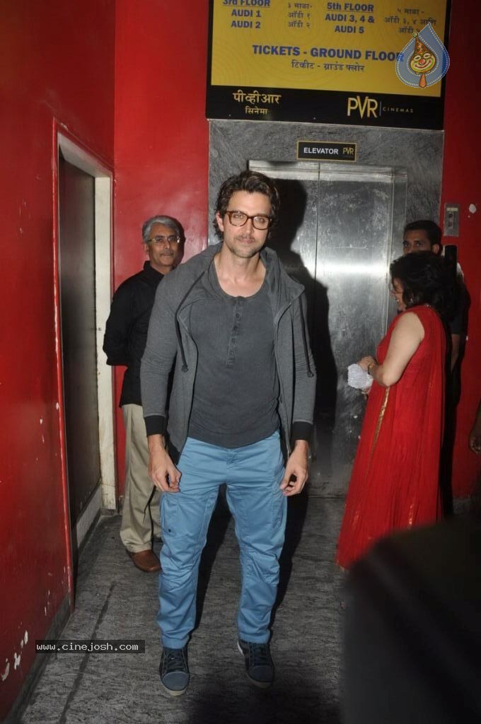 Bolly Celebs at Krrish 3 Special Screening - 23 / 43 photos