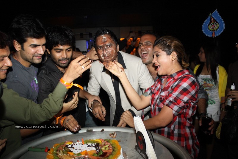 Bolly Celebs at Kunwar Aziz Birthday Bash - 6 / 34 photos