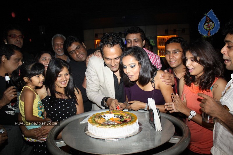 Bolly Celebs at Kunwar Aziz Birthday Bash - 9 / 34 photos