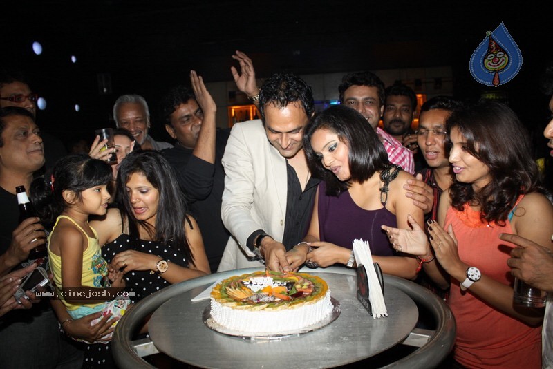 Bolly Celebs at Kunwar Aziz Birthday Bash - 13 / 34 photos