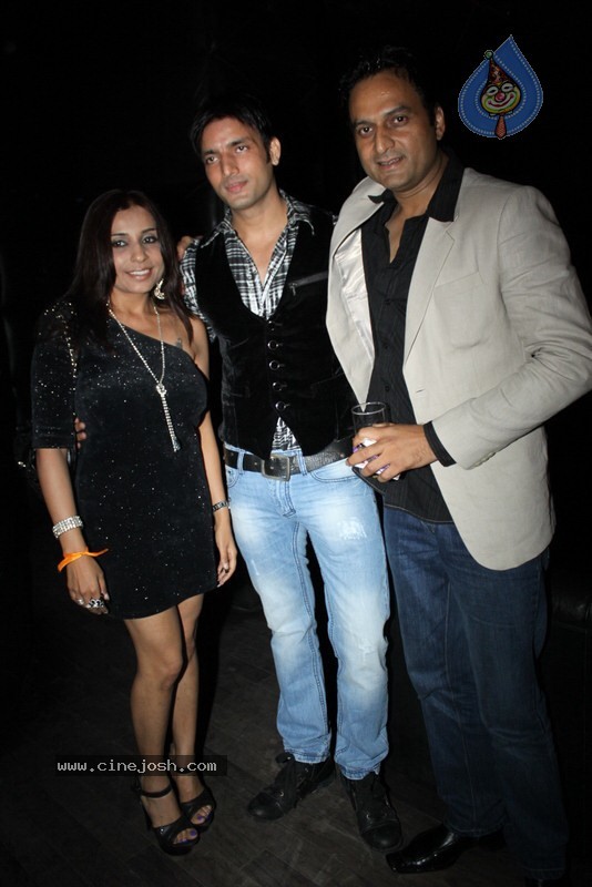 Bolly Celebs at Kunwar Aziz Birthday Bash - 20 / 34 photos