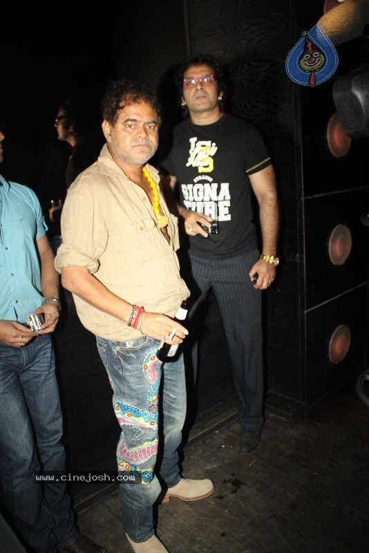 Bolly Celebs at Kunwar Aziz Birthday Bash - 26 / 34 photos