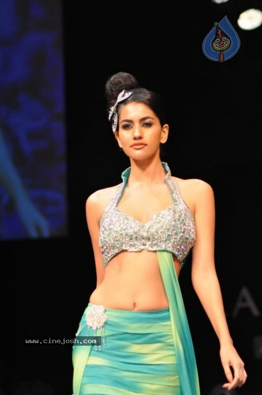 Bolly Celebs at Lakme Fashion Week Day 5 Photos - 65 / 113 photos