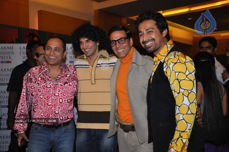 Bolly Celebs at Lakme Fashion Week Day 5 Photos - 73 / 113 photos
