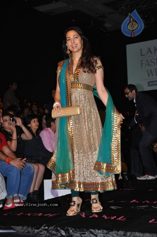 Bolly Celebs at Lakme Fashion Week Day 5 Photos - 95 / 113 photos