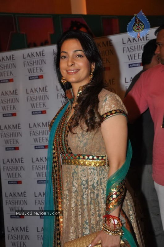 Bolly Celebs at Lakme Fashion Week Day 5 Photos - 99 / 113 photos