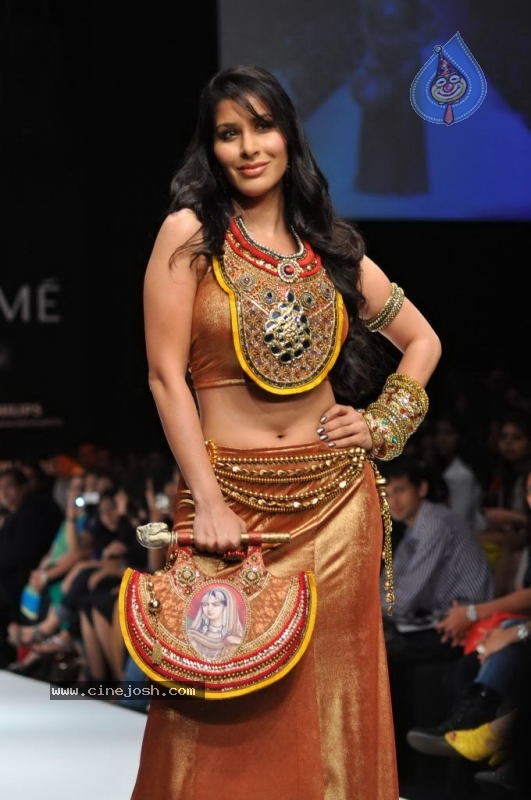 Bolly Celebs at Lakme Fashion Week Day 5 Photos - 100 / 113 photos