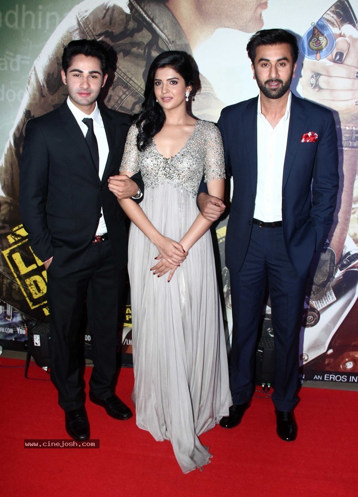Top Bolly Celebs at Lekar Hum Deewana Dil Premiere - 12 / 50 photos