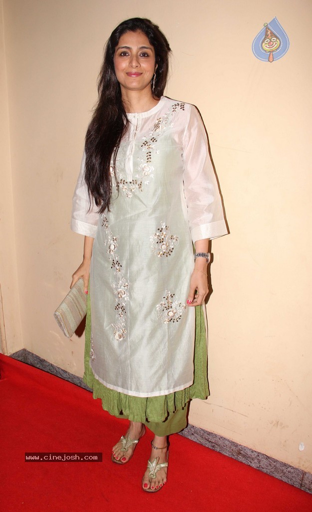 Top Bolly Celebs at Lekar Hum Deewana Dil Premiere - 47 / 50 photos