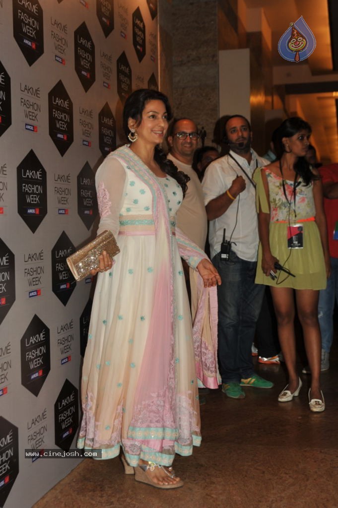 Bolly Celebs at LFW 2012 - 5 / 42 photos