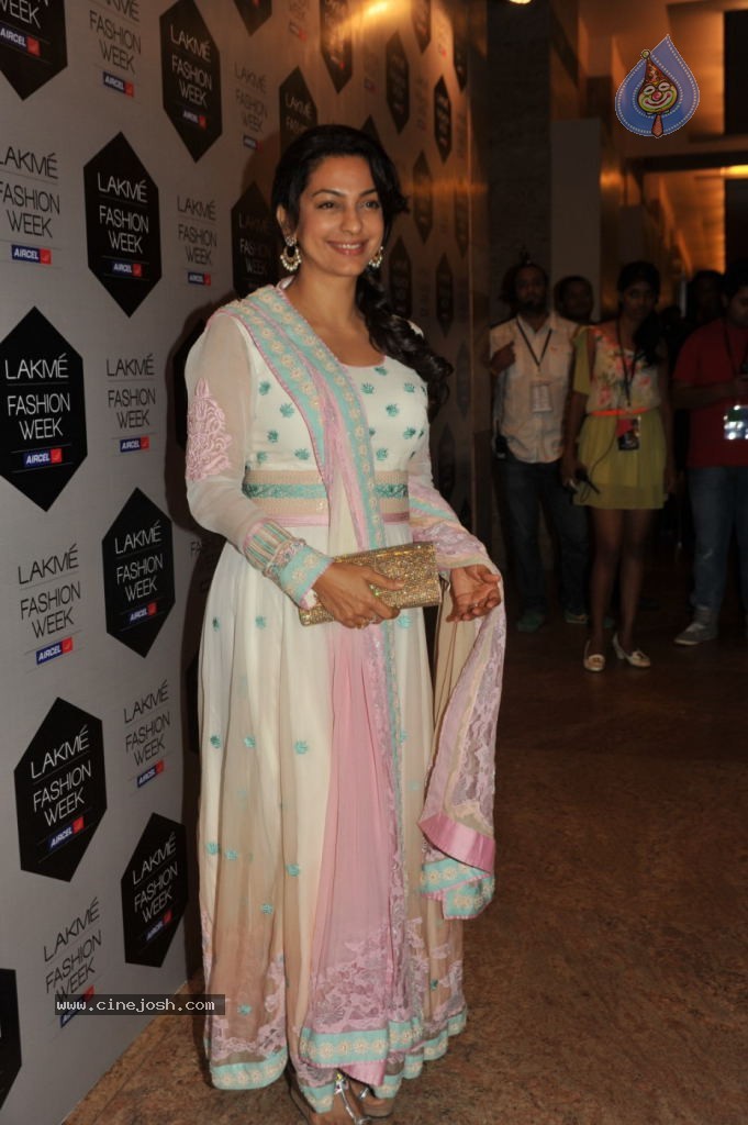 Bolly Celebs at LFW 2012 - 38 / 42 photos