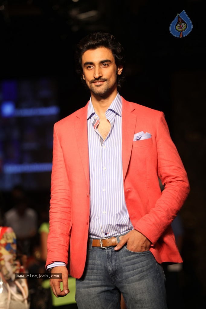 Bolly Celebs at LFW 2013 Winter Festive - 01 - 22 / 111 photos