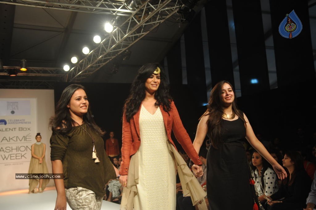 Bolly Celebs at LFW 2013 Winter Festive - 01 - 26 / 111 photos