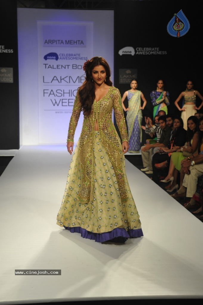 Bolly Celebs at LFW 2013 Winter Festive - 01 - 30 / 111 photos