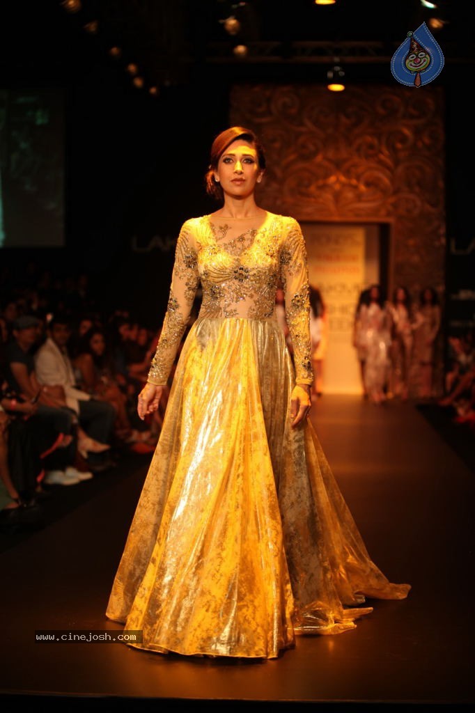 Bolly Celebs at LFW 2013 Winter Festive - 01 - 34 / 111 photos