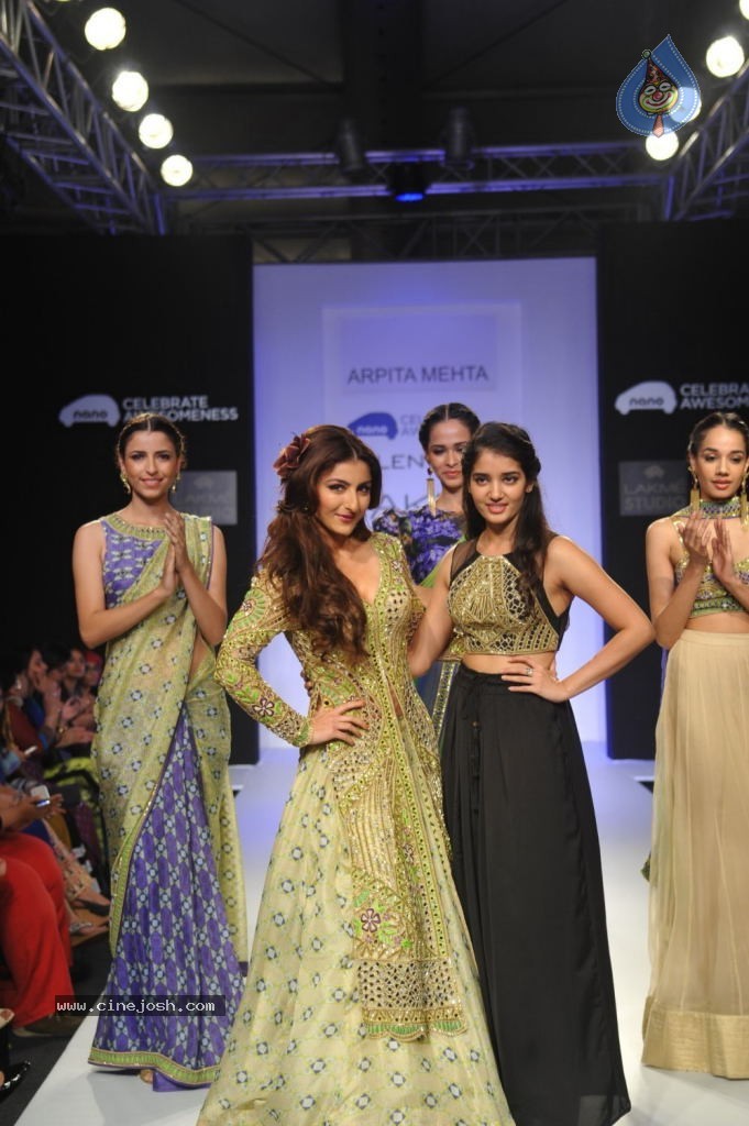 Bolly Celebs at LFW 2013 Winter Festive - 01 - 51 / 111 photos