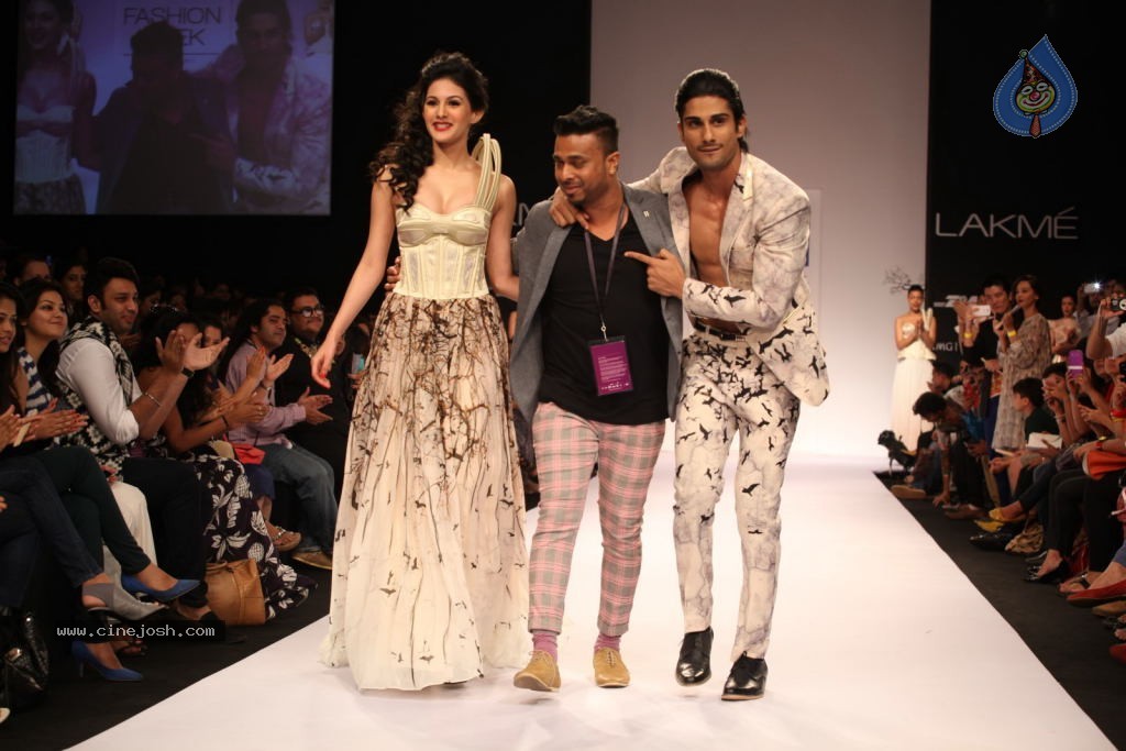 Bolly Celebs at LFW 2013 Winter Festive - 02 - 14 / 100 photos