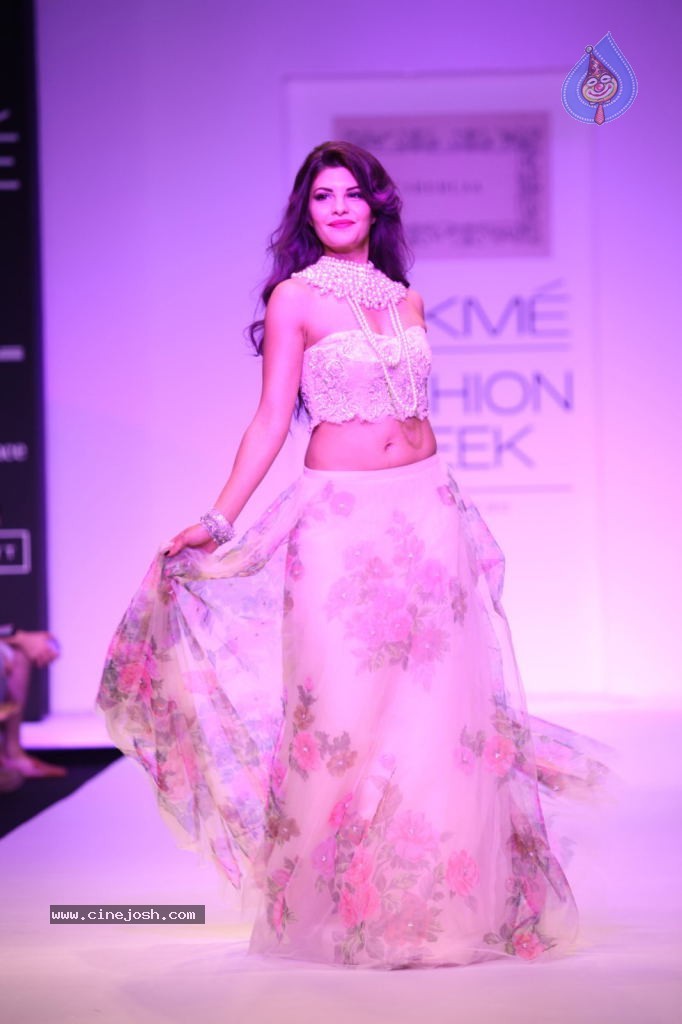 Bolly Celebs at LFW 2013 Winter Festive - 02 - 16 / 100 photos