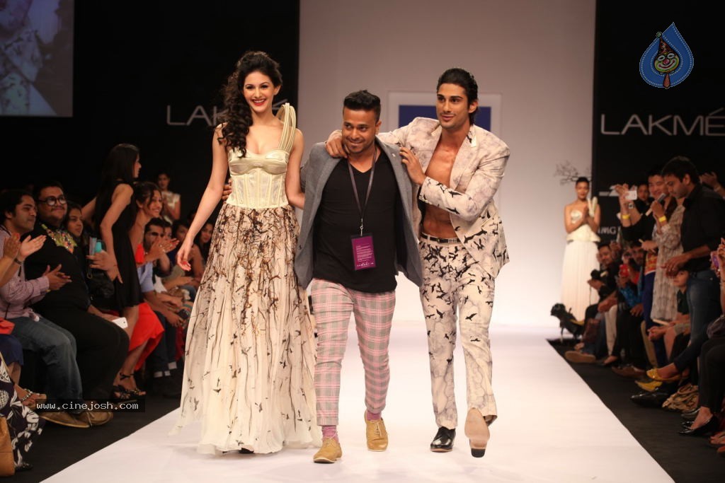 Bolly Celebs at LFW 2013 Winter Festive - 02 - 22 / 100 photos
