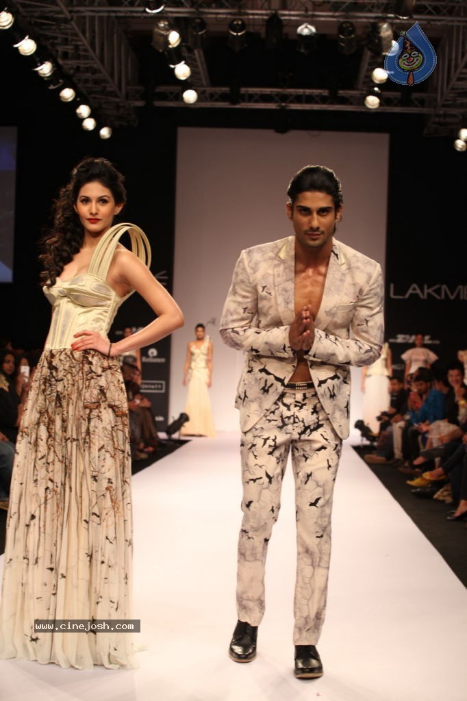 Bolly Celebs at LFW 2013 Winter Festive - 02 - 31 / 100 photos