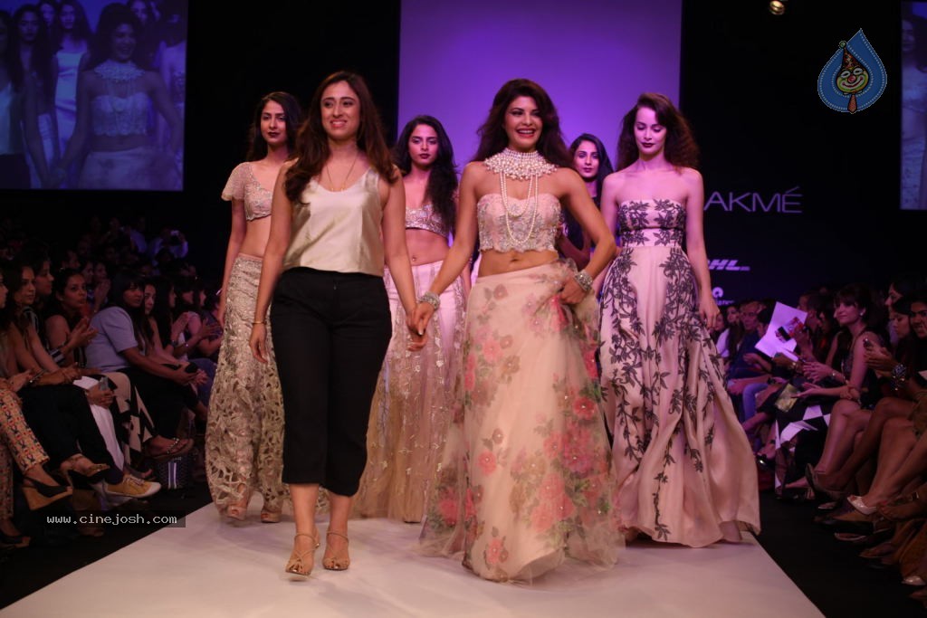 Bolly Celebs at LFW 2013 Winter Festive - 02 - 33 / 100 photos