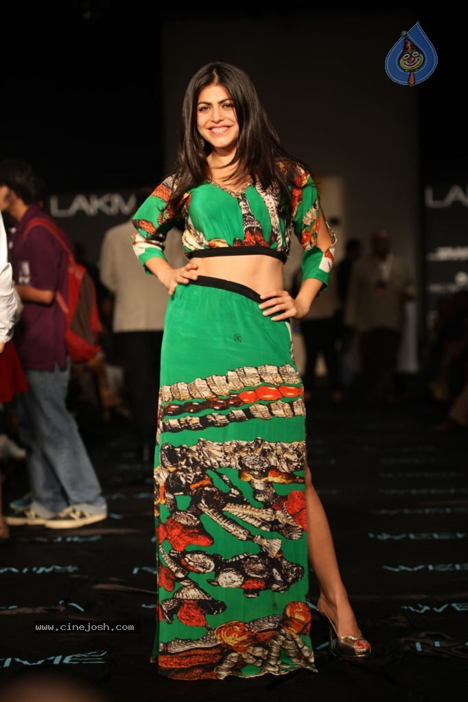 Bolly Celebs at LFW 2013 Winter Festive - 02 - 40 / 100 photos