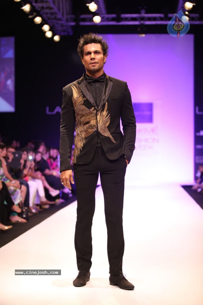 Bolly Celebs at LFW 2013 Winter Festive - 02 - 41 / 100 photos