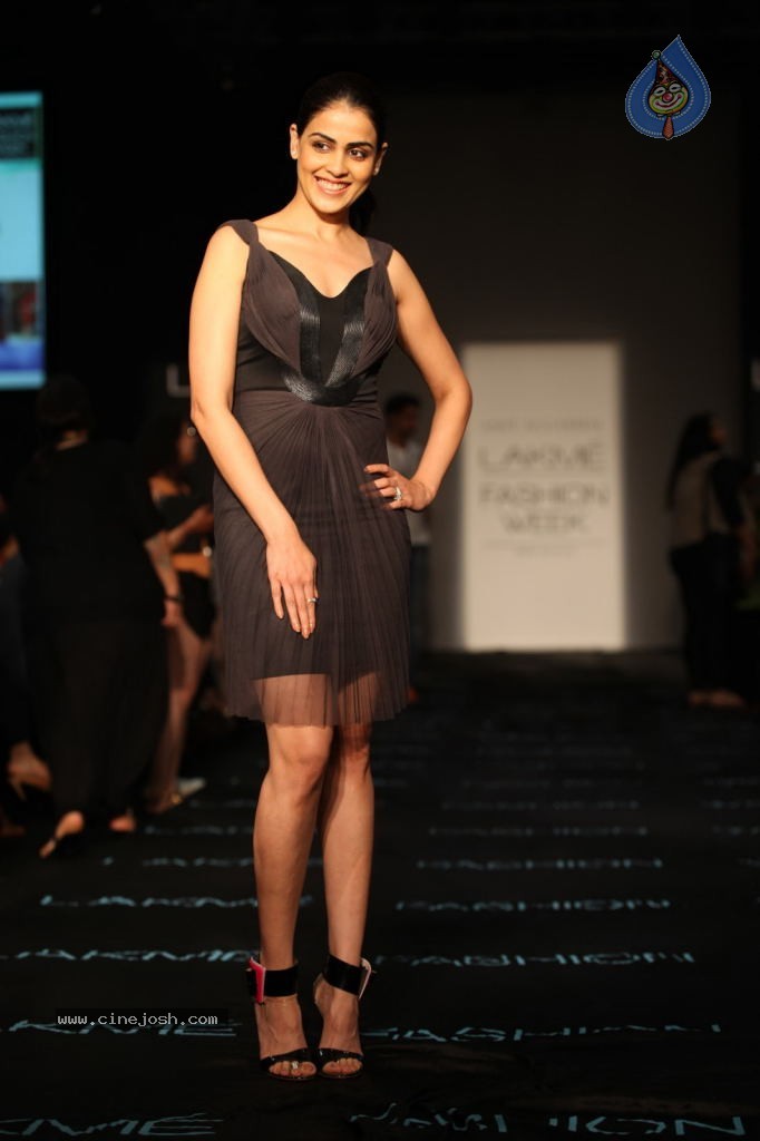 Bolly Celebs at LFW 2013 Winter Festive - 02 - 42 / 100 photos