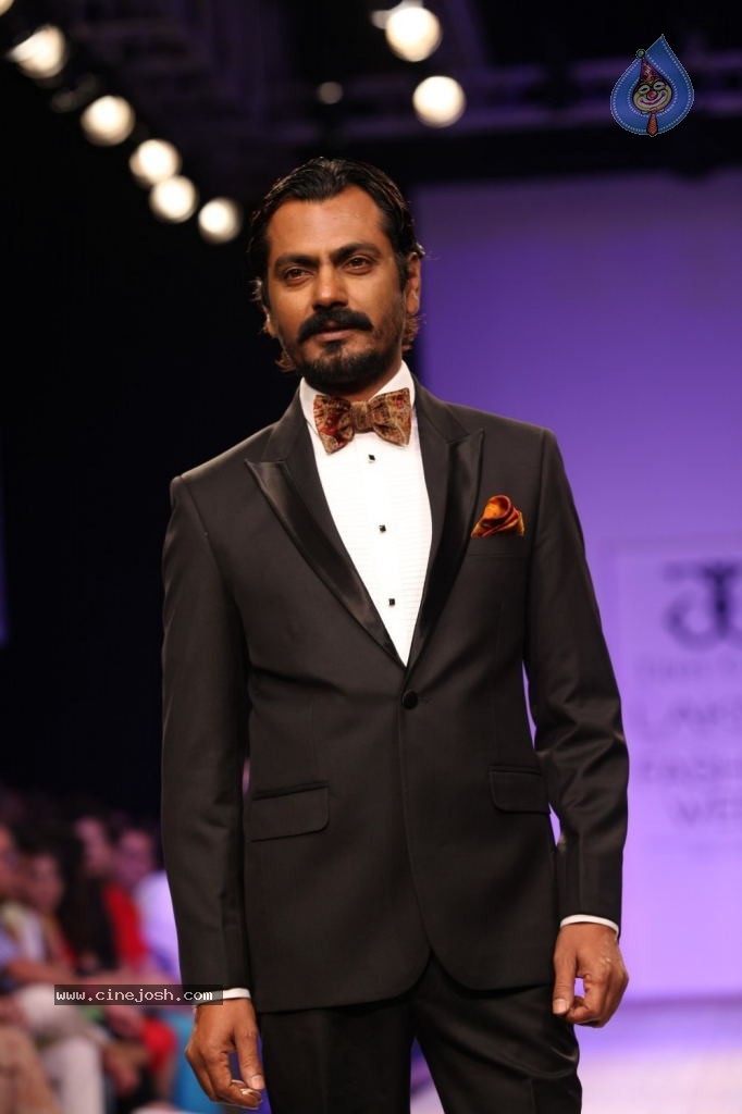 Bolly Celebs at LFW 2013 Winter Festive - 02 - 56 / 100 photos