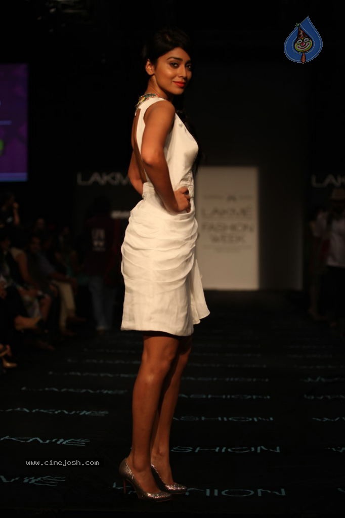 Bolly Celebs at LFW 2013 Winter Festive - 02 - 60 / 100 photos