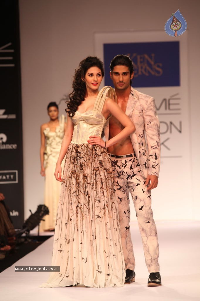 Bolly Celebs at LFW 2013 Winter Festive - 02 - 85 / 100 photos