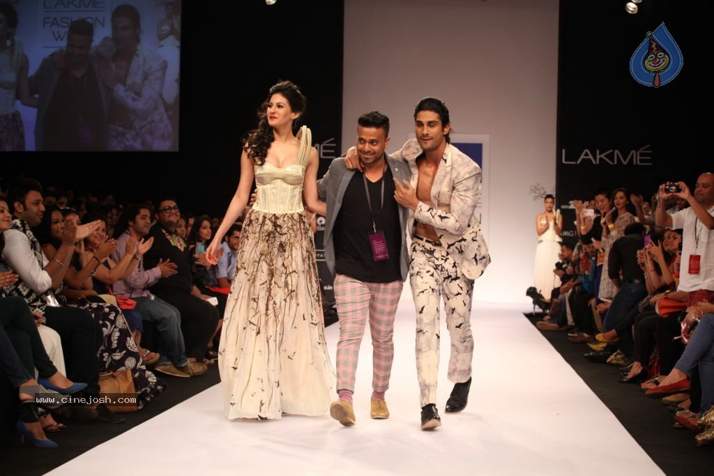 Bolly Celebs at LFW 2013 Winter Festive - 02 - 97 / 100 photos