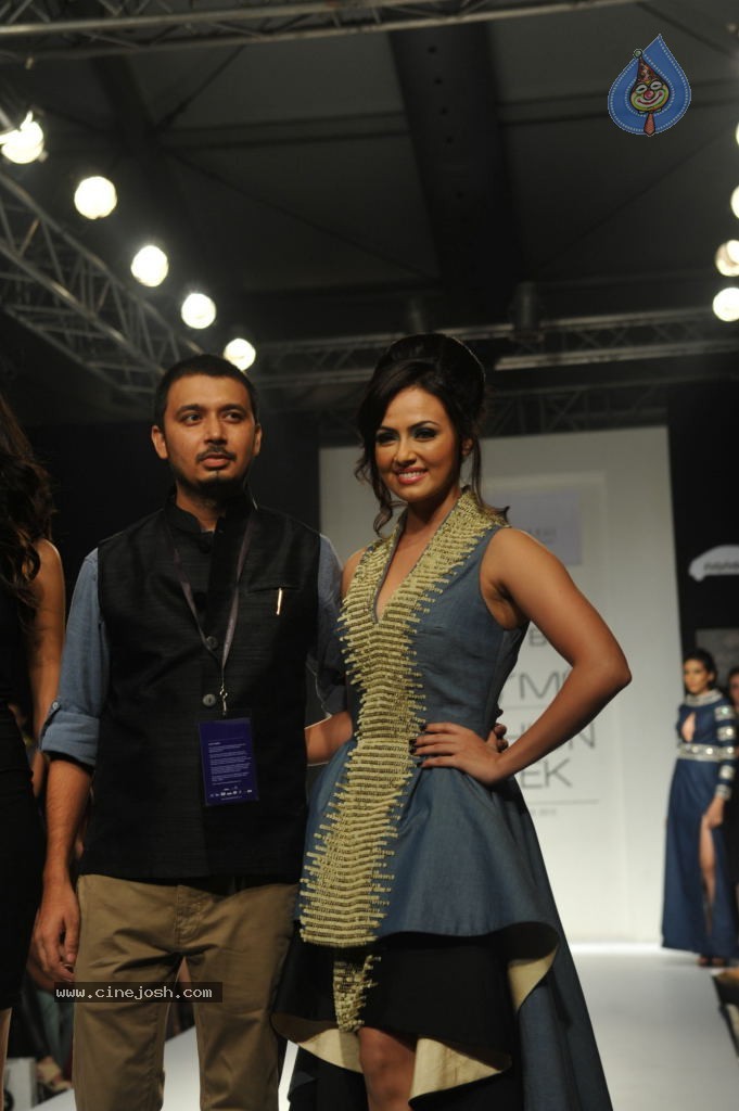 Bolly Celebs at LFW Winter Festive 2013 Day 4 - 31 / 109 photos