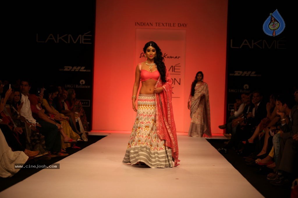 Bolly Celebs at LFW Winter Festive 2013 Day 4 - 109 / 109 photos