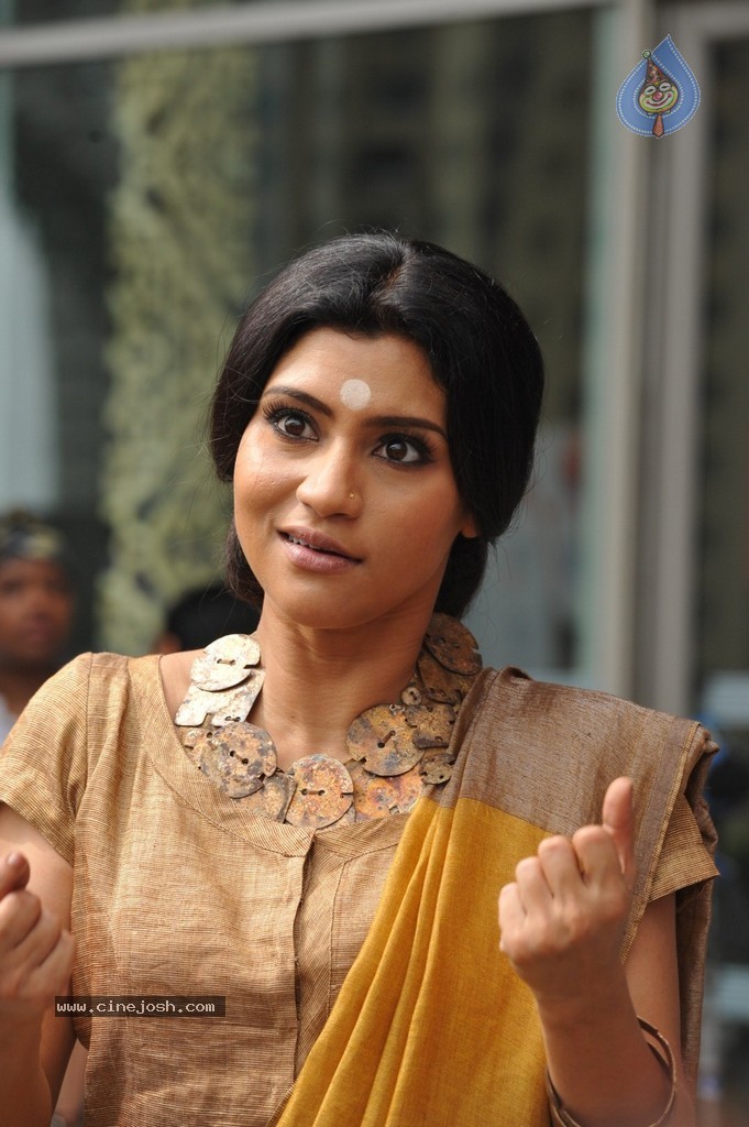Bolly Celebs at LFW Winter Festive 2014 - 22 / 81 photos