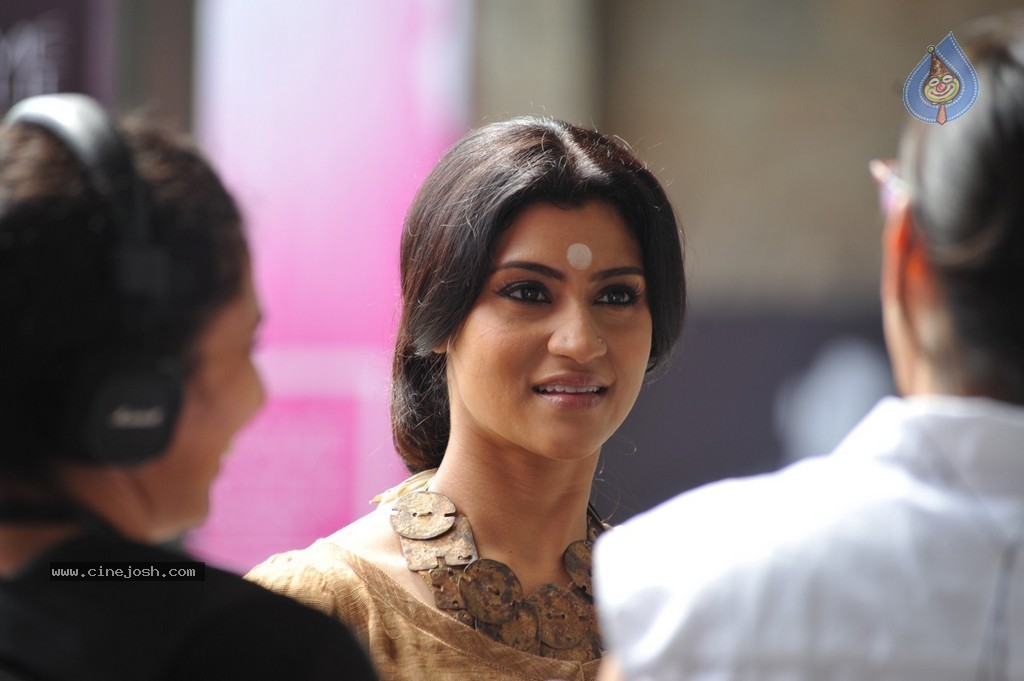 Bolly Celebs at LFW Winter Festive 2014 - 55 / 81 photos