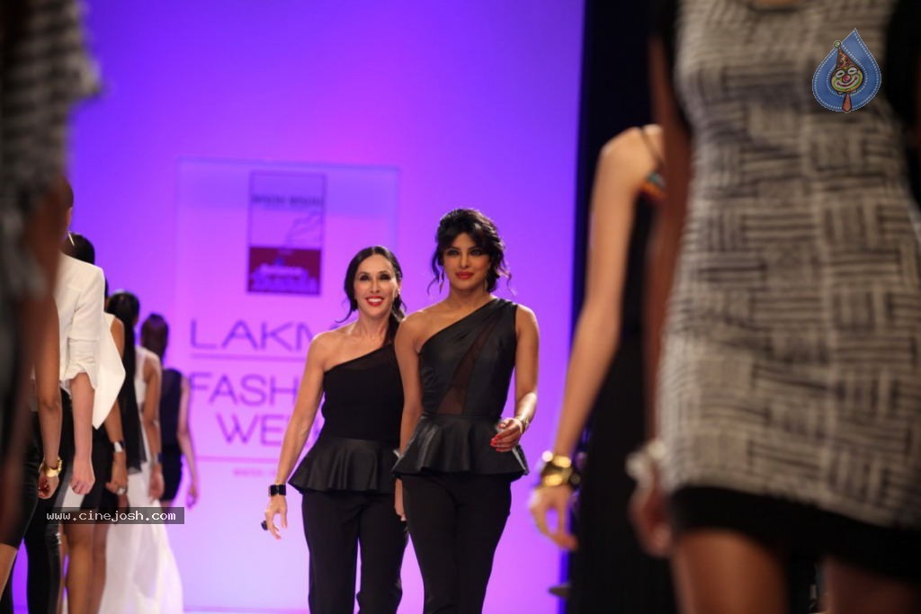 Bolly Celebs at LFW Winter Festive Grand Finale - 12 / 109 photos