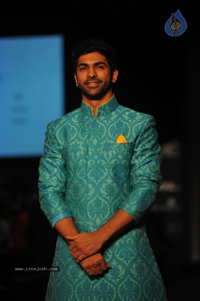 Bolly Celebs at LFW Winter Festive Grand Finale - 26 / 109 photos