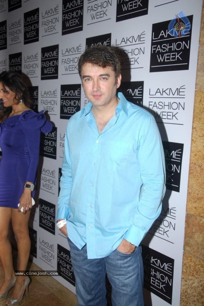 Bolly Celebs at LFW Winter Festive Grand Finale - 33 / 109 photos
