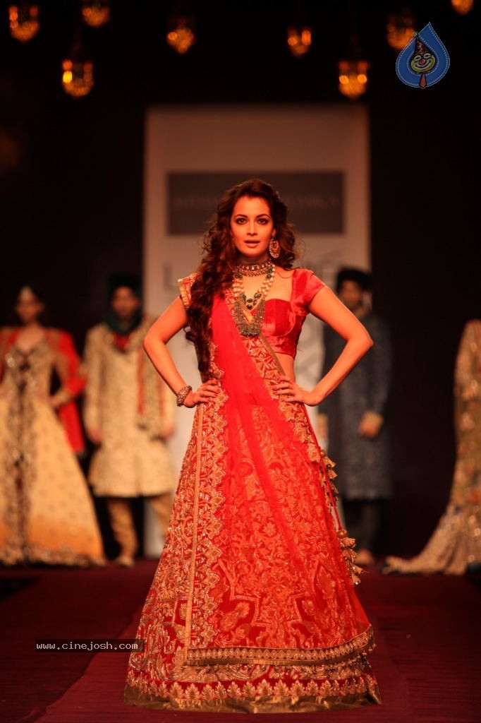 Bolly Celebs at LFW Winter Festive Grand Finale - 44 / 109 photos