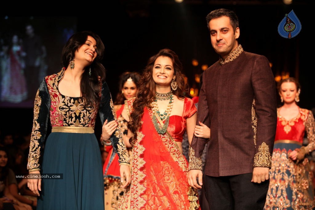 Bolly Celebs at LFW Winter Festive Grand Finale - 57 / 109 photos