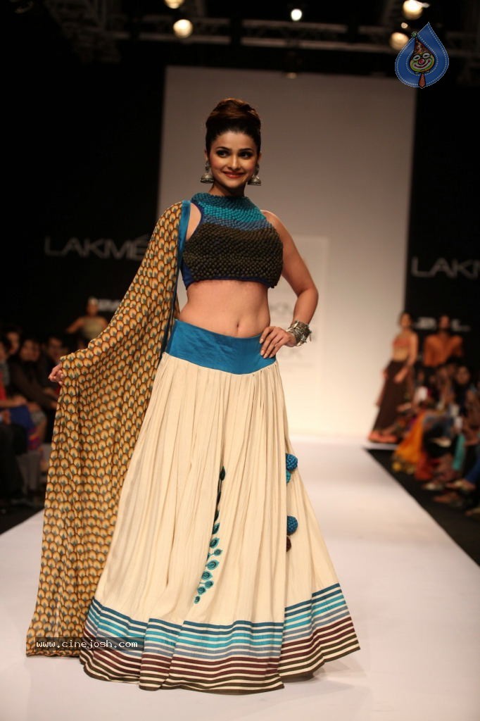 Bolly Celebs at LFW Winter Festive Grand Finale - 71 / 109 photos