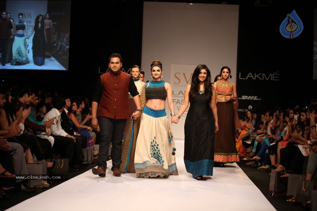 Bolly Celebs at LFW Winter Festive Grand Finale - 77 / 109 photos