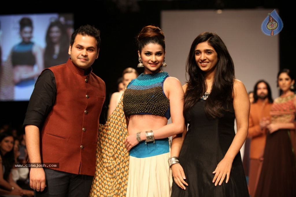 Bolly Celebs at LFW Winter Festive Grand Finale - 82 / 109 photos